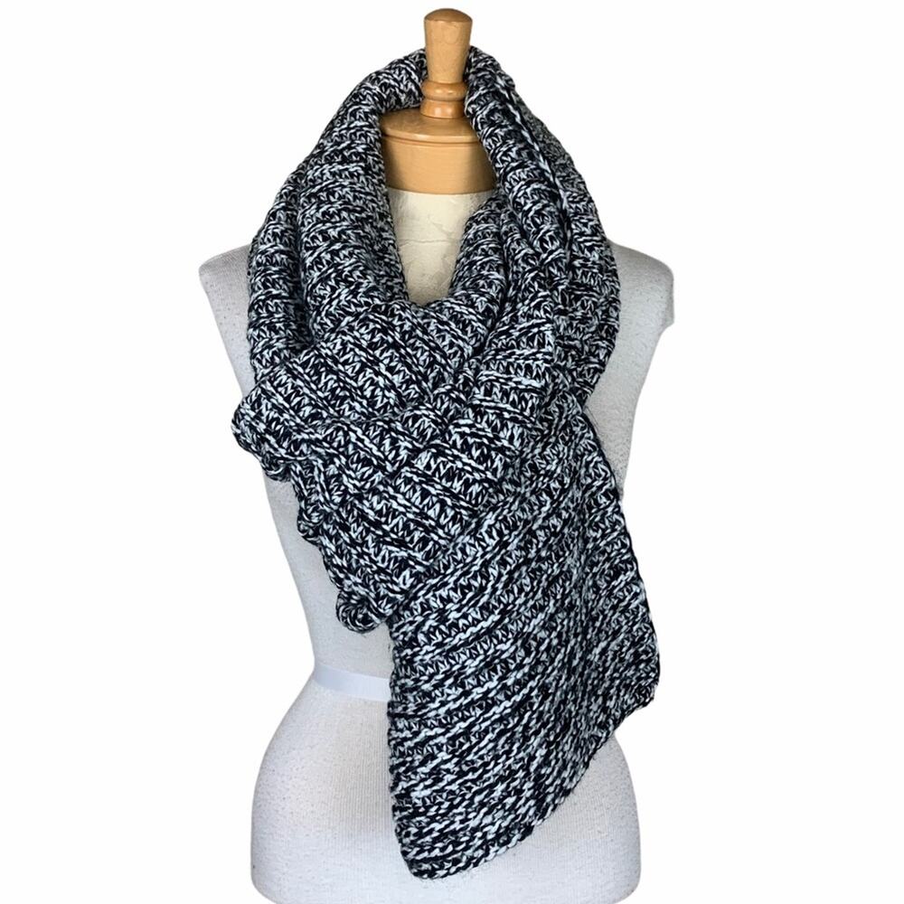 FRAAS Crocheted Scarf Black and White Marled - Picture 2 of 8